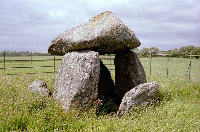 Bodowyr - Looking north at the entrance to the tomb