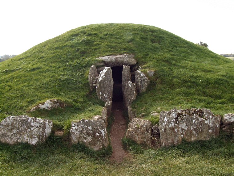 Bryn Celli Ddu entrance