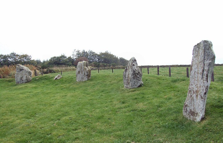 Northwestern arc of stones