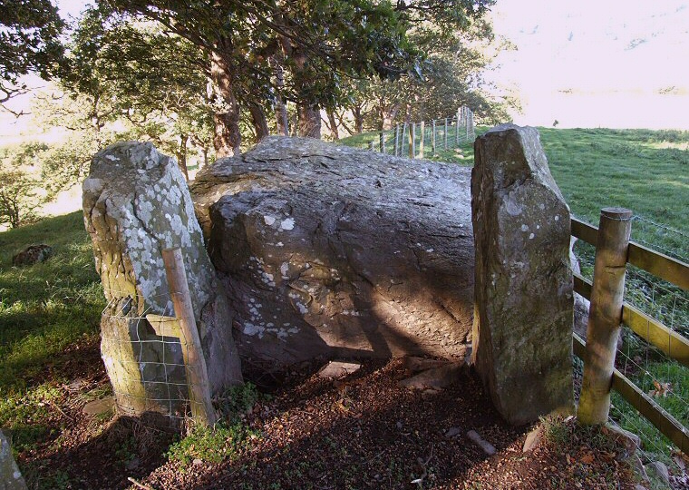 Hendre Waelod - portal stones