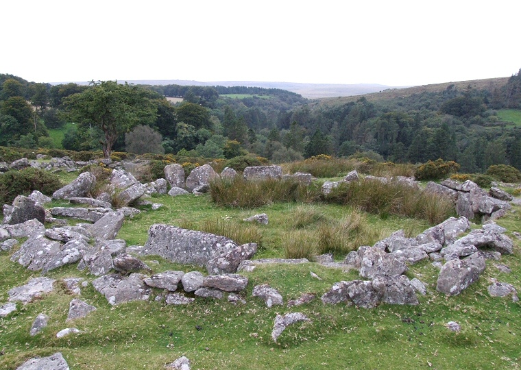 Kes Tor Round Pound - central hut