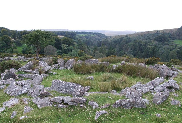 Kes Tor Round Pound - central hut