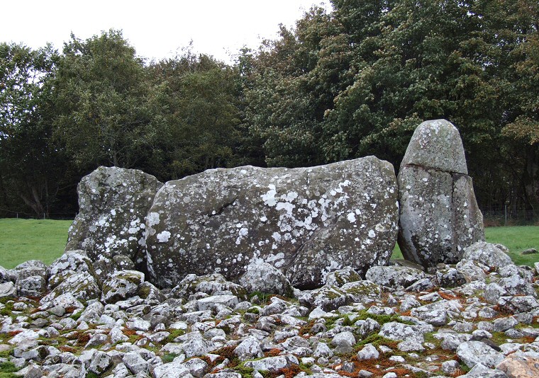 Loanhead of Daviot - rear view of the recumbent setting