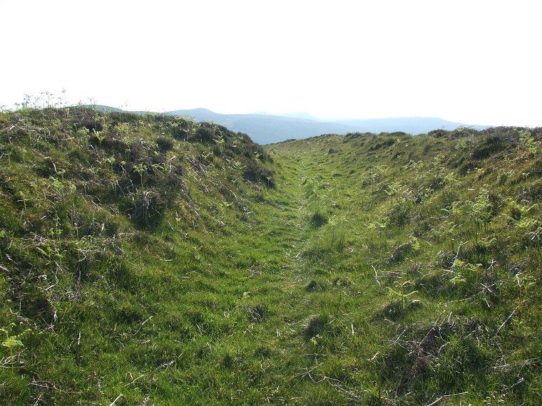 Lordenshaw Hillfort - Inner banks and ditch