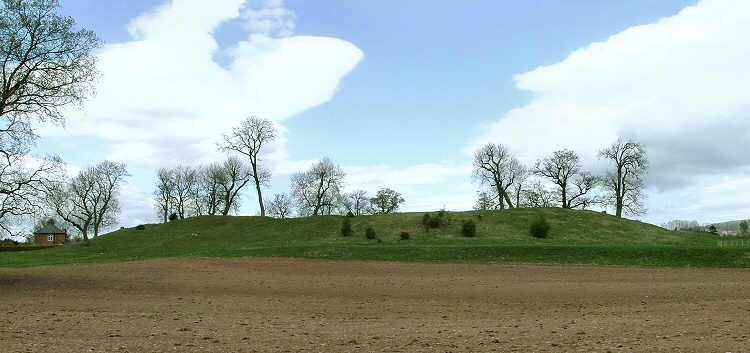 Mayburgh Henge - External view of the bank