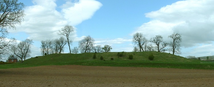 Mayburgh Henge - External view of the bank