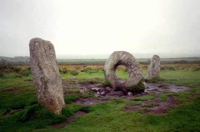 The Men-an-Tol looking roughly southwest
