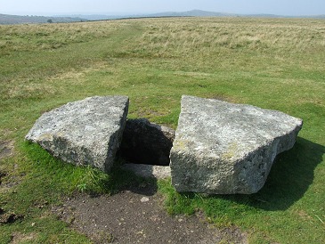 Capstone of cist