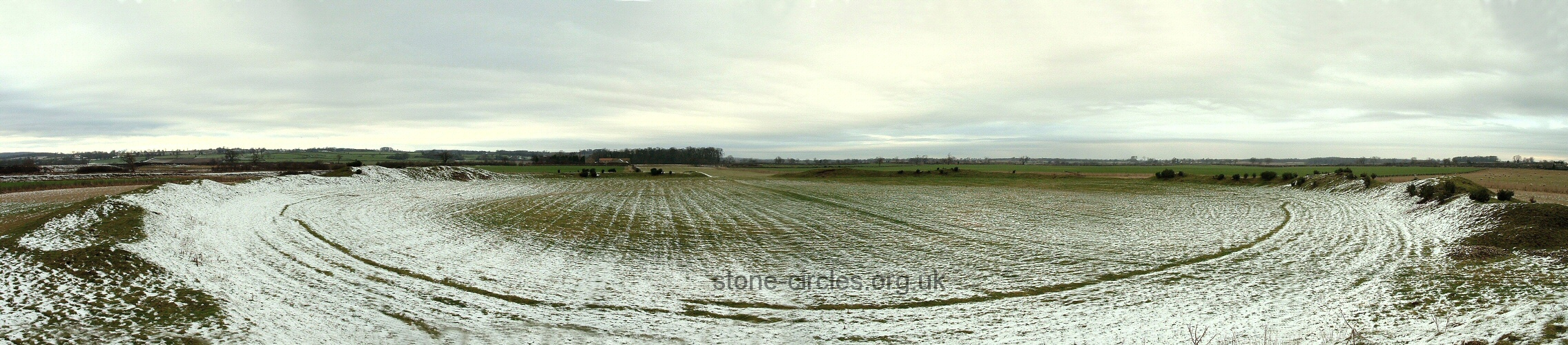 Thornborough Henge - Panoramic view of the central henge from the highest point of the bank beside the southeast entrance