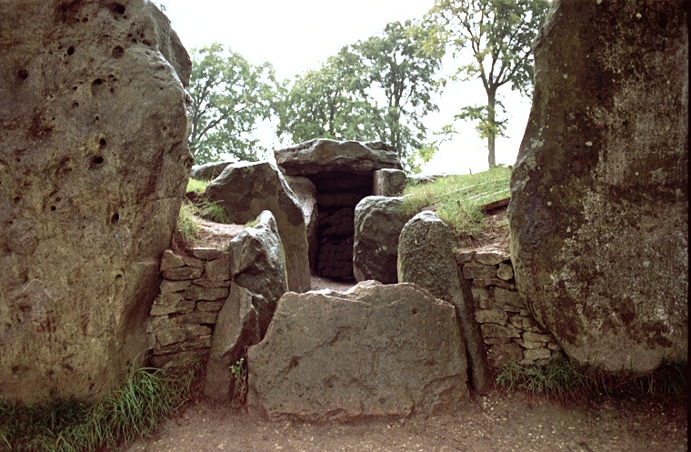 Wayland's Smithy Chamber